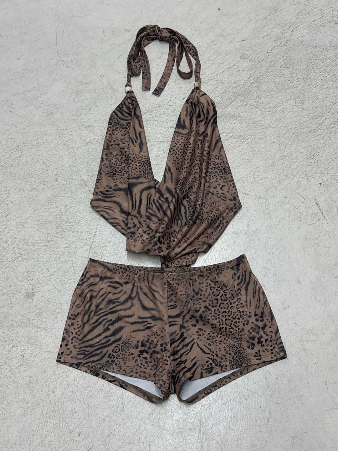 Dame Sporty bikini-set med dyp V-hals og knyttet topp Skjora