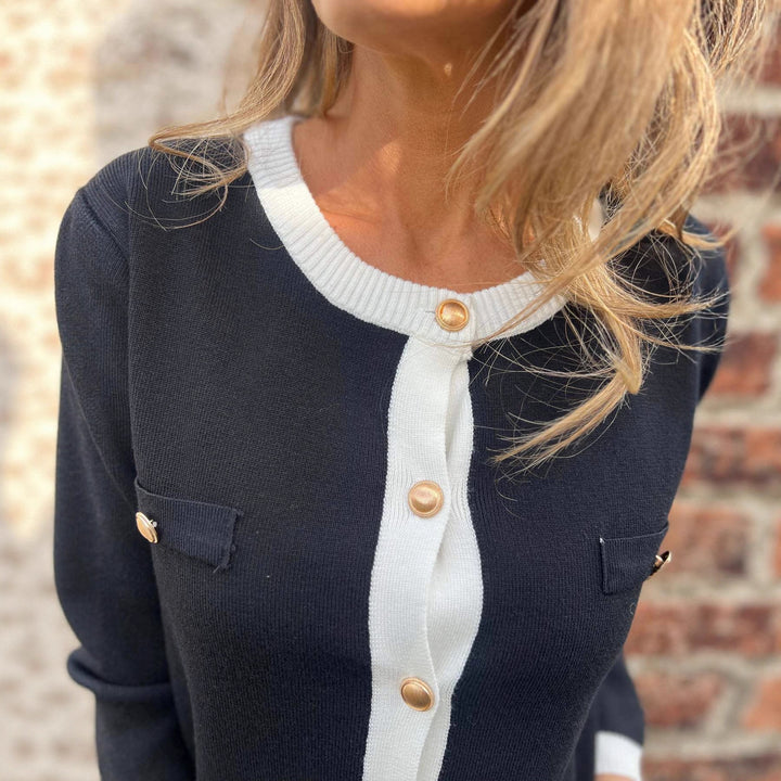 Damer fashionable cardigan med teksturert design og gullknapper Skjora
