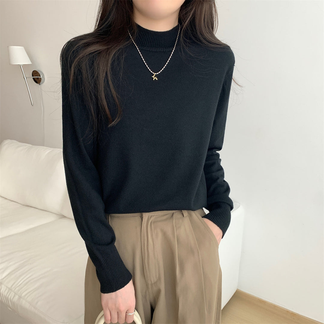Women's fine-knit sweater with a modern stand-up collar and a relaxed fit Skjora