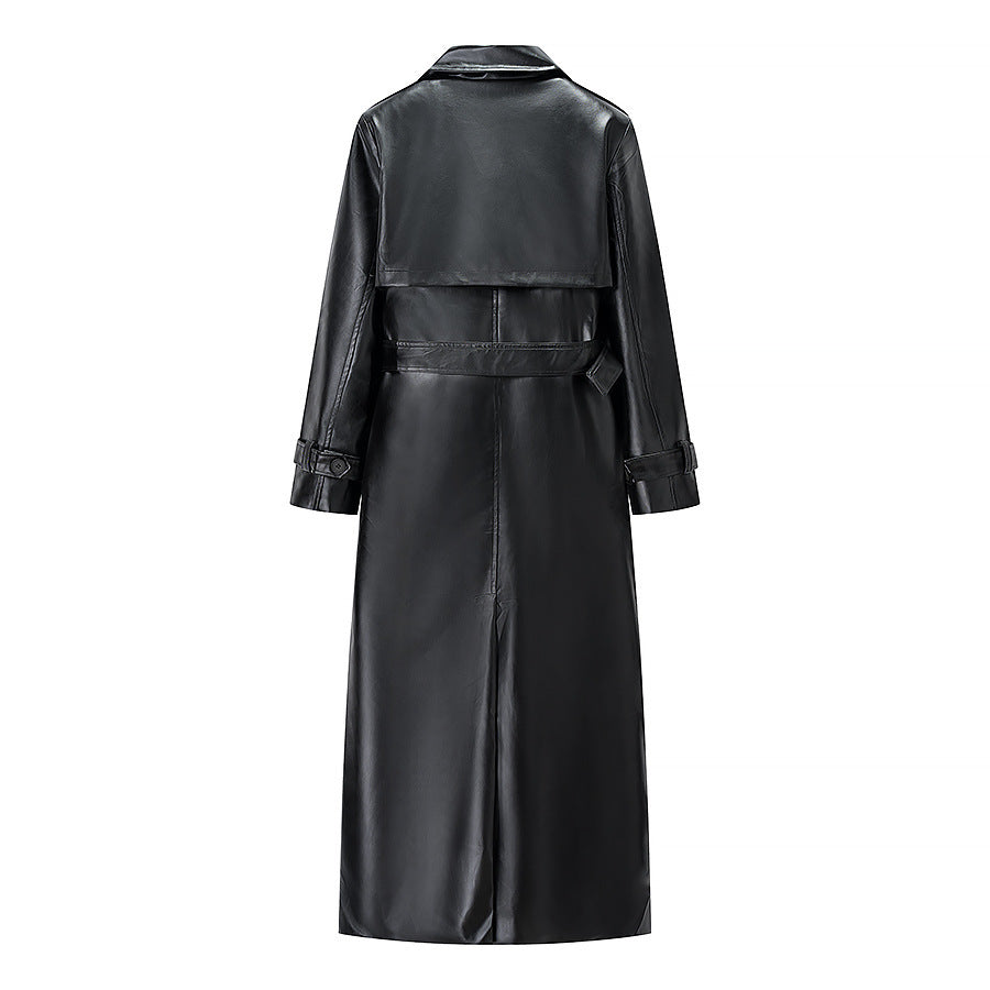 Kvinners elegant faux skinn trenchcoat med stilfull belte og praktiske lommer Skjora
