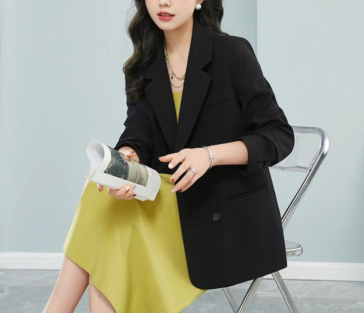 Kvinnelig stilren oversized blazer med dobbelt knepp og stilige detaljer Skjora