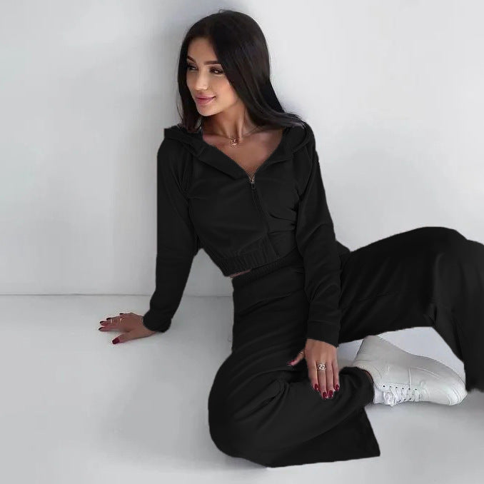 Kvinnes sporty velour loungewear sett med kort jakke og komfortable bukser Skjora