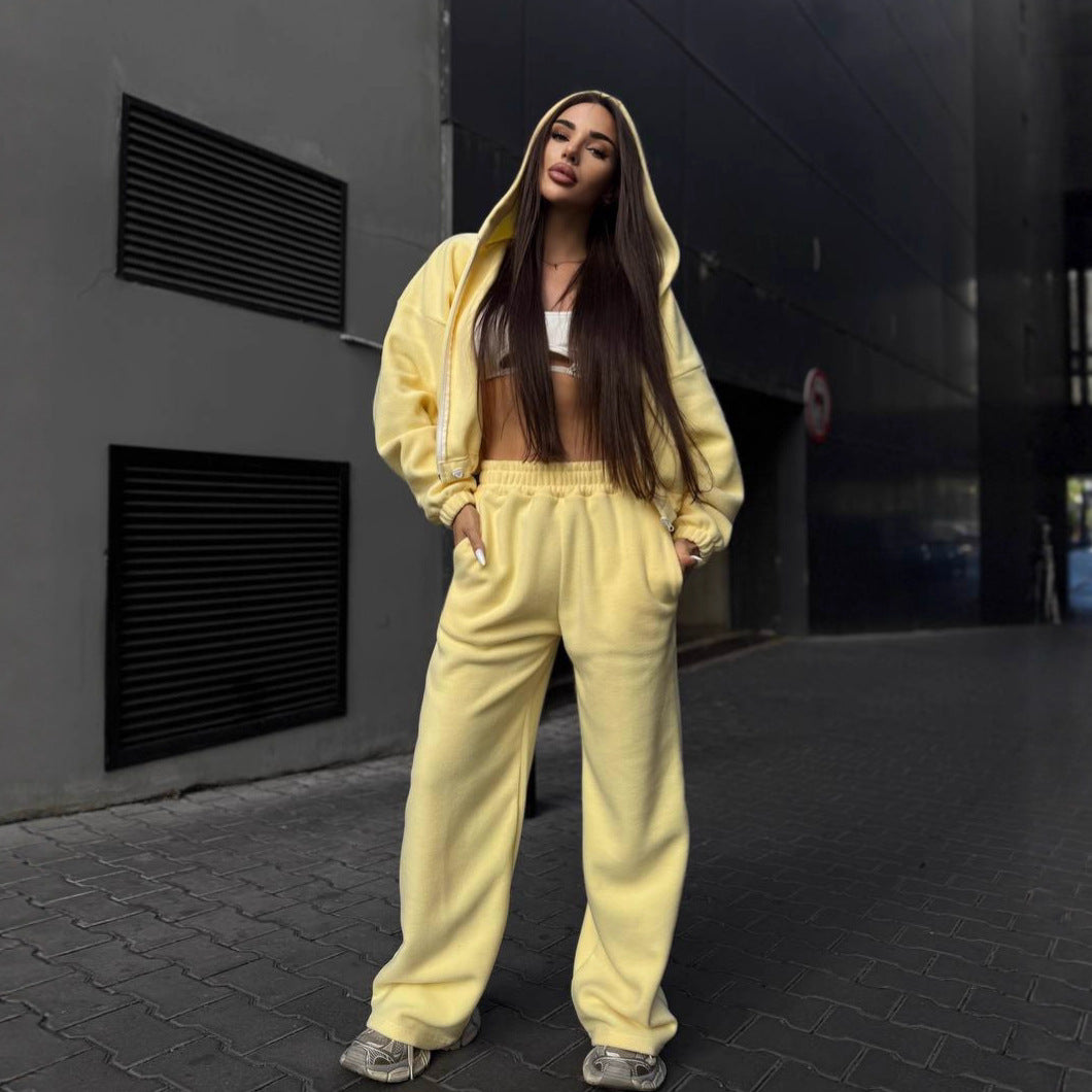 Kvinnelig cropped fleece drakt med praktiske lommer og elastisk midjebånd Skjora