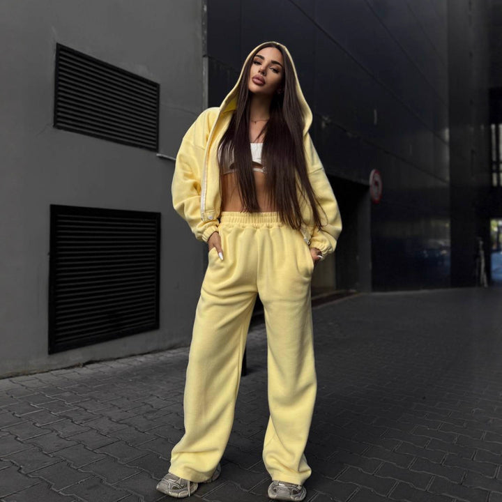 Kvinnelig cropped fleece drakt med praktiske lommer og elastisk midjebånd Skjora