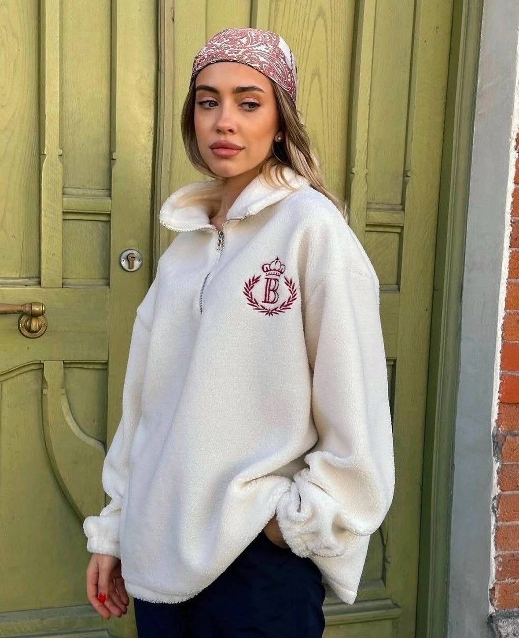 Dame oversized fleece genser med glidelås og brodert logo Skjora