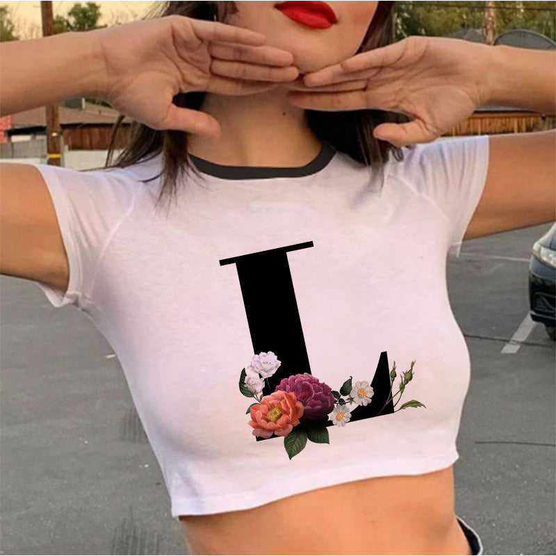 Dame cropped T-skjorte med blomstrede initialdesign Skjora