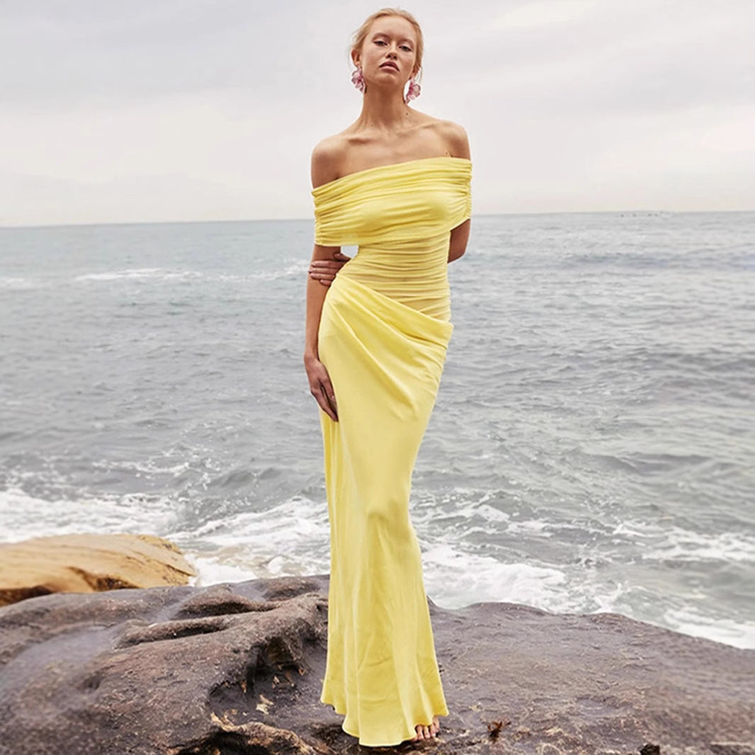 Damer Elegant omslagkjole med off-shoulder design og draperingseffekt Skjora