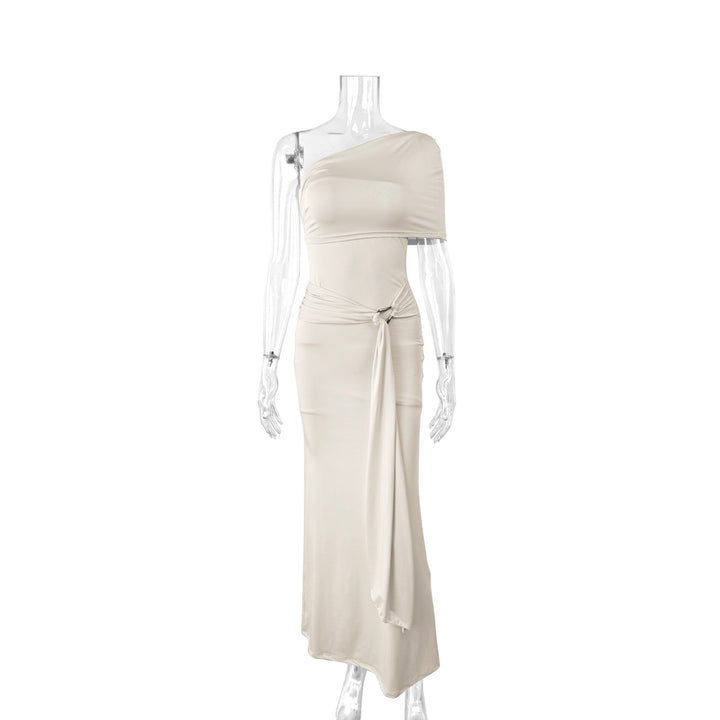Dame Elegant One-Shoulder Maxikjole med figurnærpassende snitt og lekent knytbånd Skjora