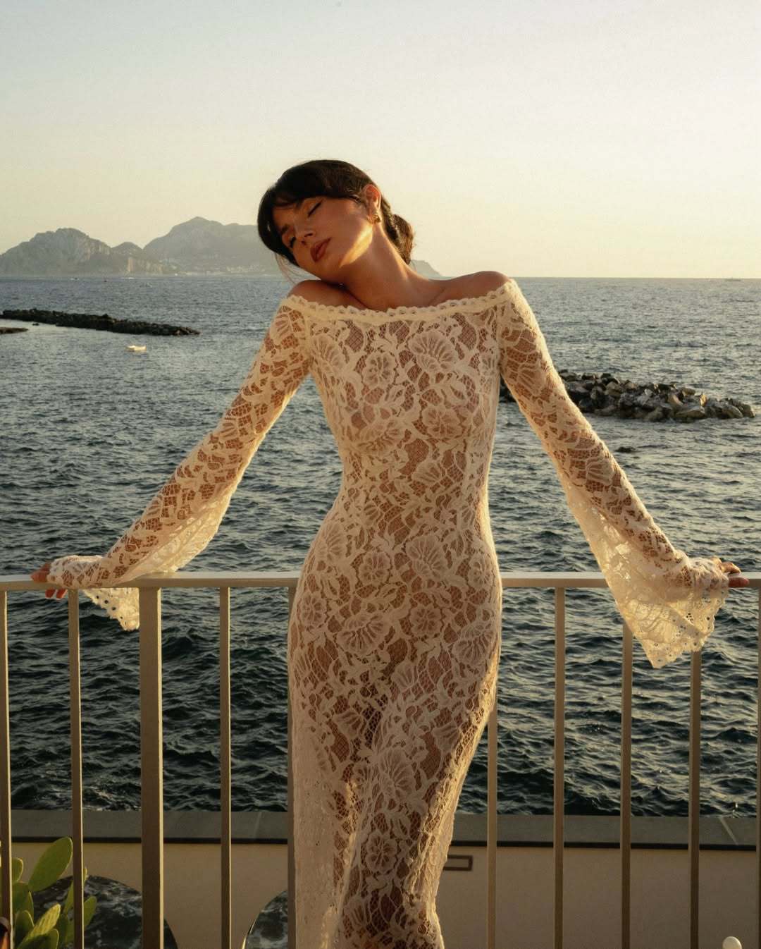 Dame spisskjole med off-shoulder-design Skjora
