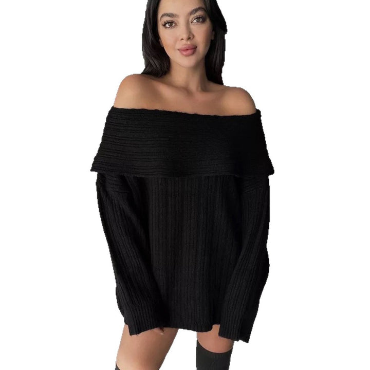 Kvinne oversized strikkegenser med av-shoulder design og fin ribbestruktur Skjora