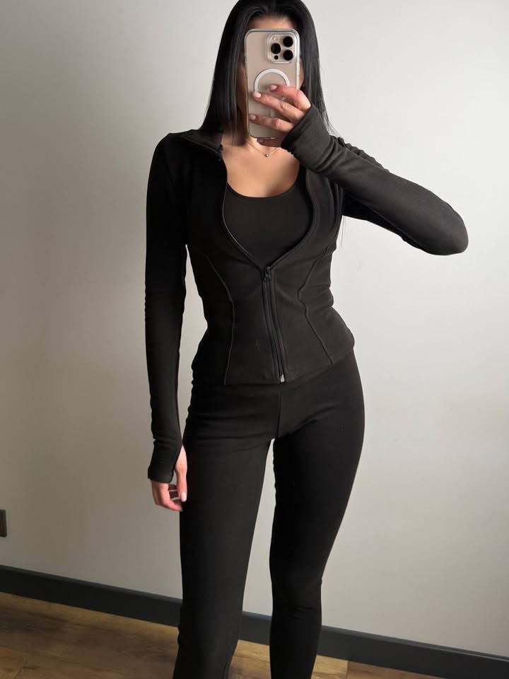 Kvinnens sporty funksjonelle jakke og leggings sett Skjora