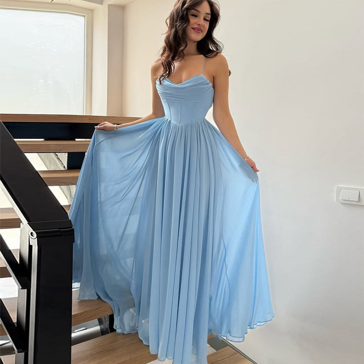Kjole maxi til kvinner med delikate samlinger og elegant A-linjeform
