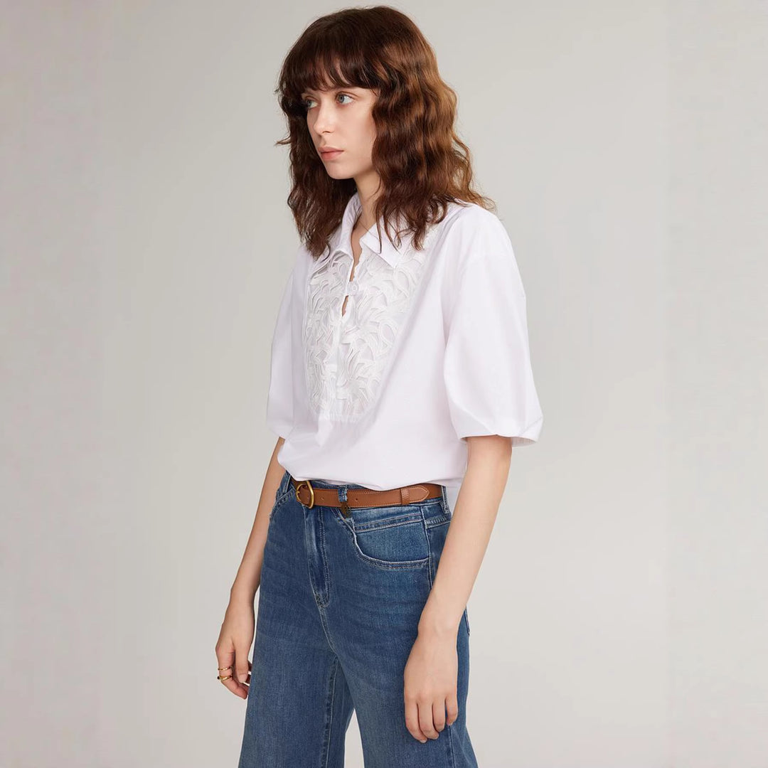 Damer Elegant Bluse med drømmeaktig broderidesign og knapppdetaljer Skjora