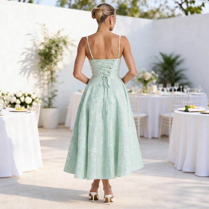 Kvinnemidi kjole med blomster jacquard og stilfull bustier topp Skjora
