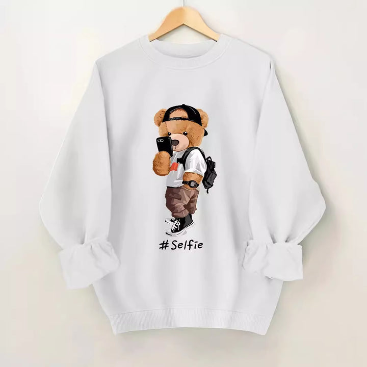 Dame sweatshirt med kunstnerisk bjørnedesign og avslappet passform Skjora