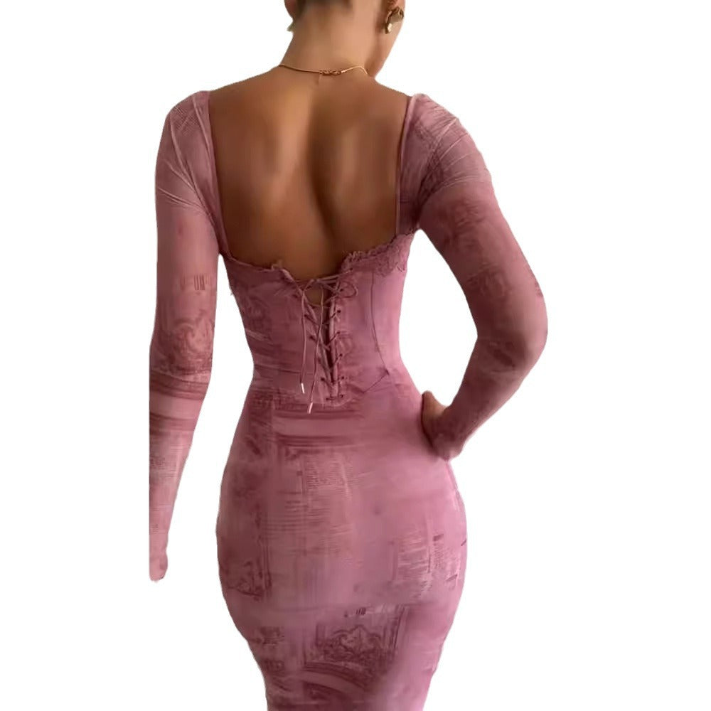Kvinnes tettsittende blondekjole med lange ermer og sofistikert bustier Skjora