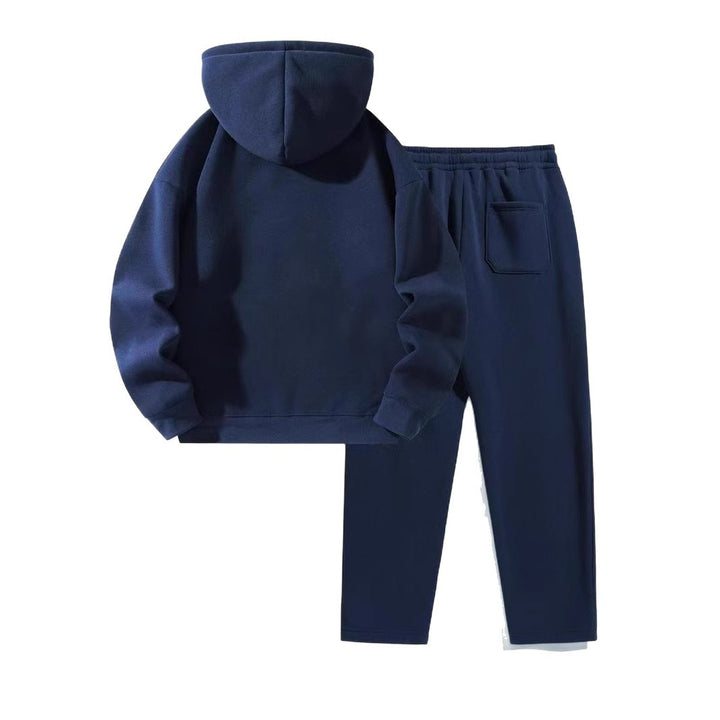 Kvinnens sporty hettegenser sett med praktisk zip jakke og komfortable joggebukser Skjora