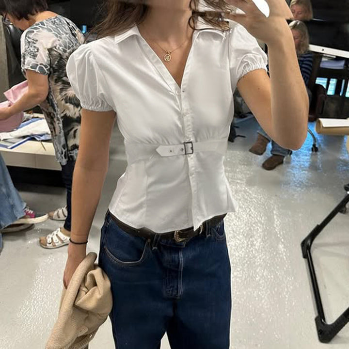 Damebluse med innsvingt snitt og elegant belteakcent Skjora