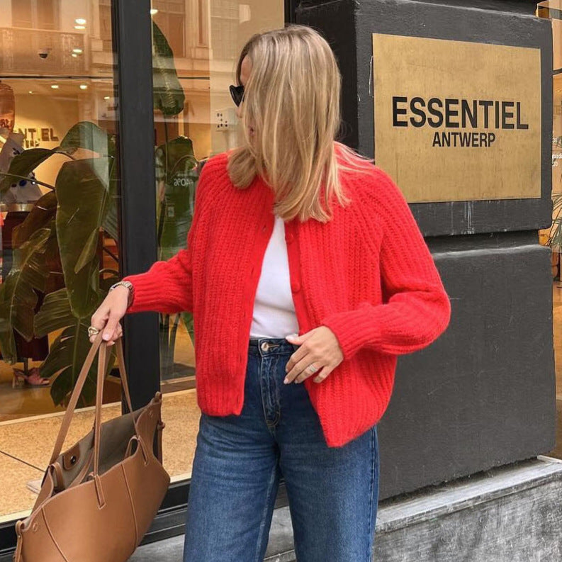 Kvinne koselig cardigan med vertikal ribbestruktur og store knapper Skjora