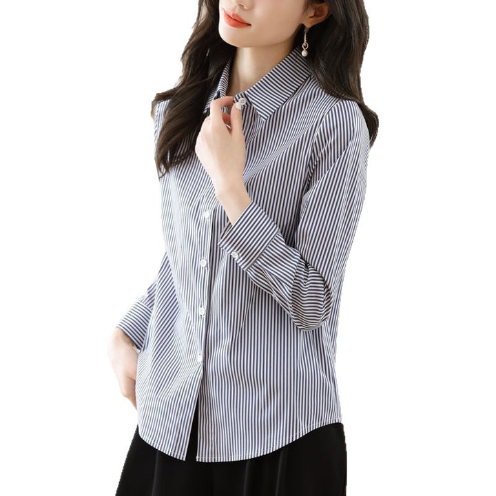 Kvinne stripete bluse med elegant krage Skjora