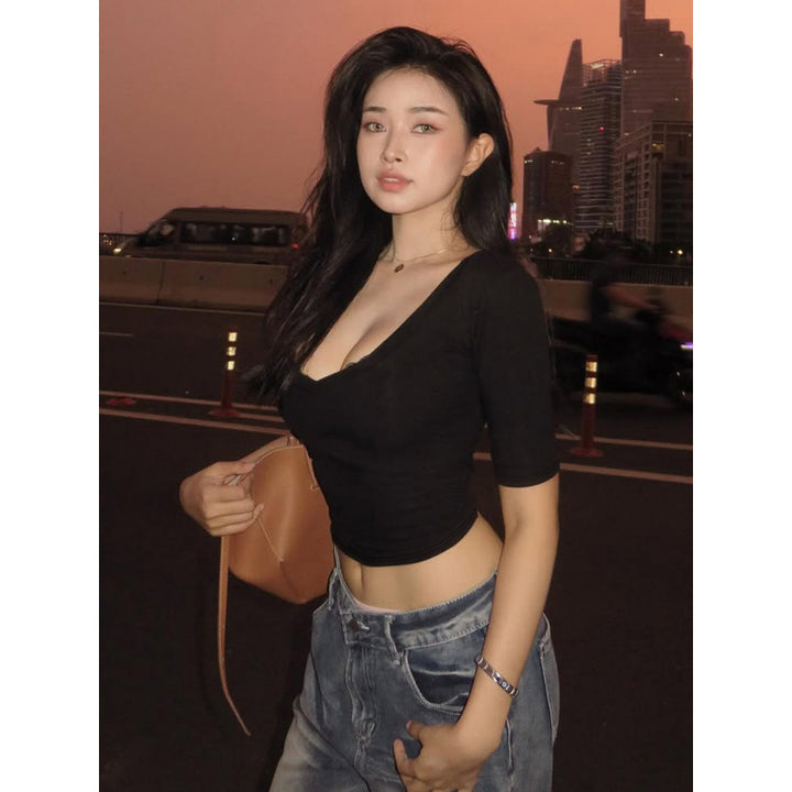 Dame figurskapende kortermet topp med V-hals og elastisk materiale Skjora