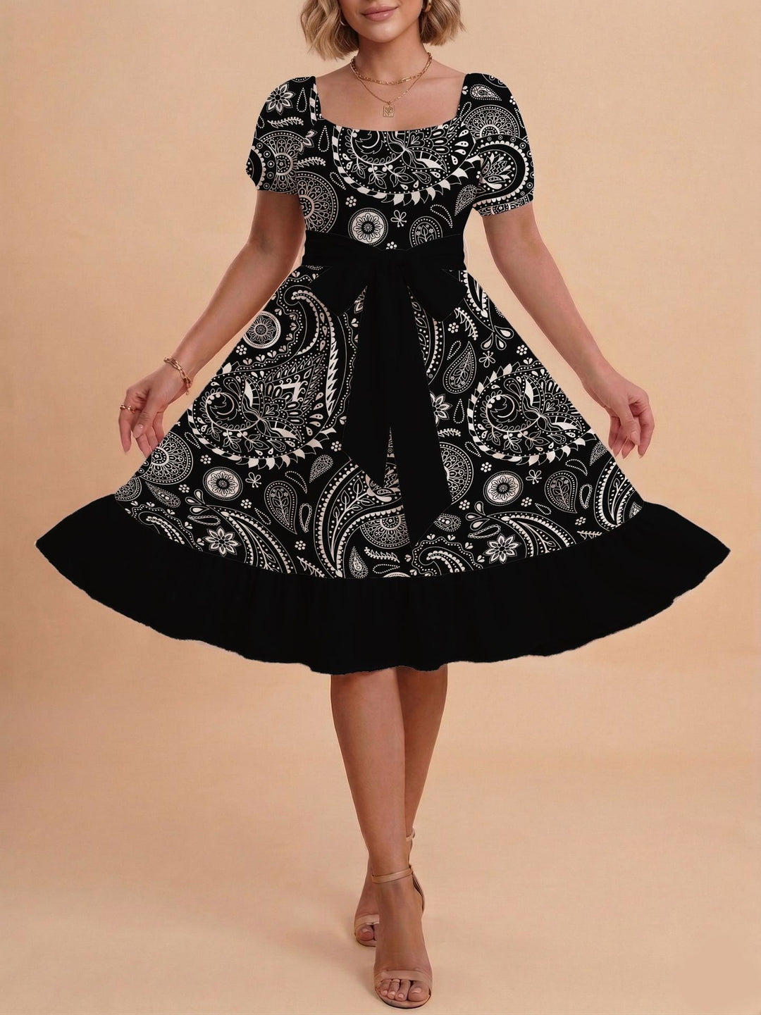 Damen Verspieltes Maxikleid mit Bärenmuster und taillierbarem Band Skjora