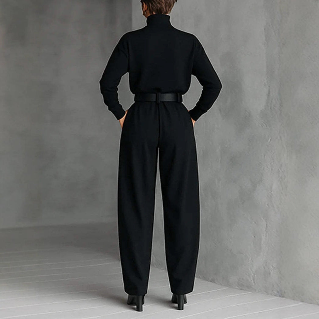 Kvinne bruks jumpsuit med høy krage og midjebelte Skjora