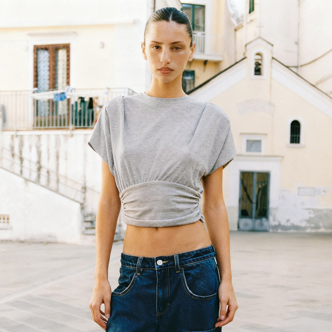 Dame Crop-Top med stilige rufsedetaljer og strukturert design Skjora
