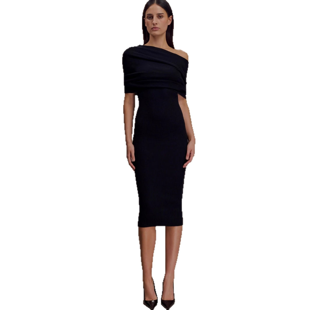 Dame elegant strikkjole med off-shoulder design Skjora