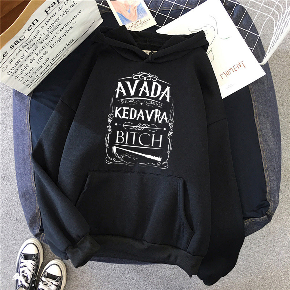 Kvinnehettegenser med kreativ grafisk design Skjora