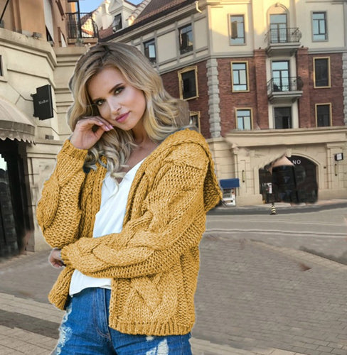 Dame chunky strikkegenser med hette og asymmetrisk design Skjora