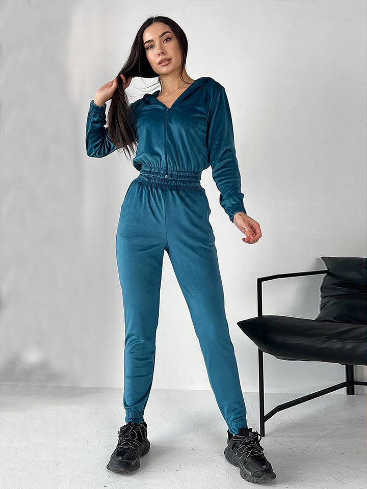 Kvinner's Velour Joggedrakt med Fasjonabel Kuttet Design og Praktisk Glidelås Skjora
