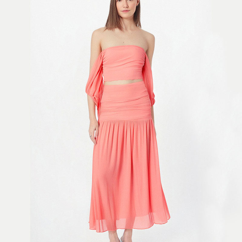 Dame maxikjole med elegant off-shoulder design og flytende stoff Skjora