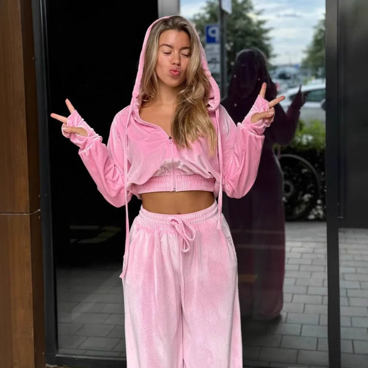 Kvinne tracksuit laget av myk velur stoff Skjora