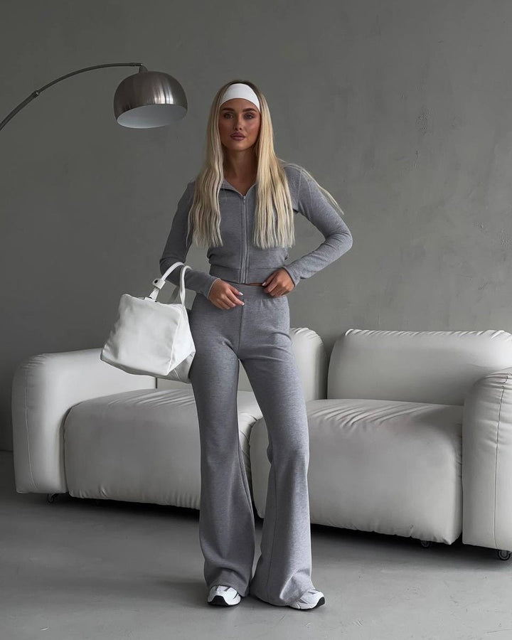 Kvinnes fleece lounge sett med høy stående krage og vide ben Skjora