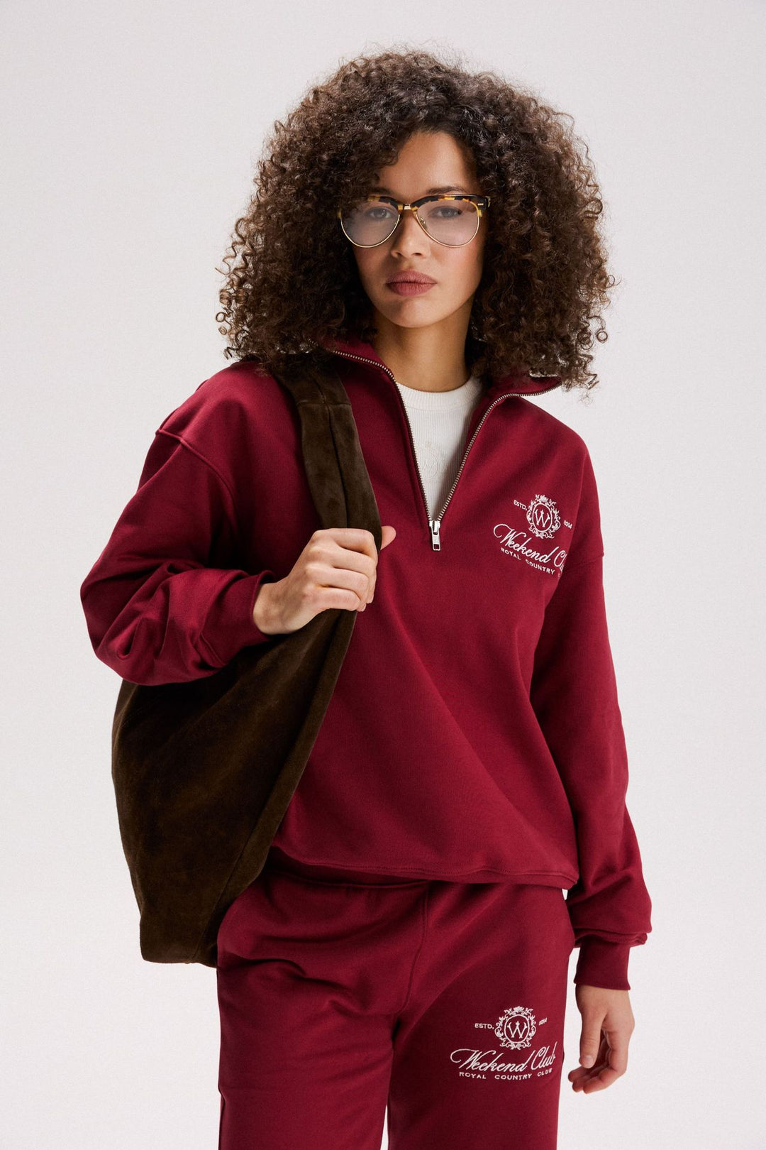 Kvinnelig sporty zip genser med en uformell skjæring og elegant broderi Skjora