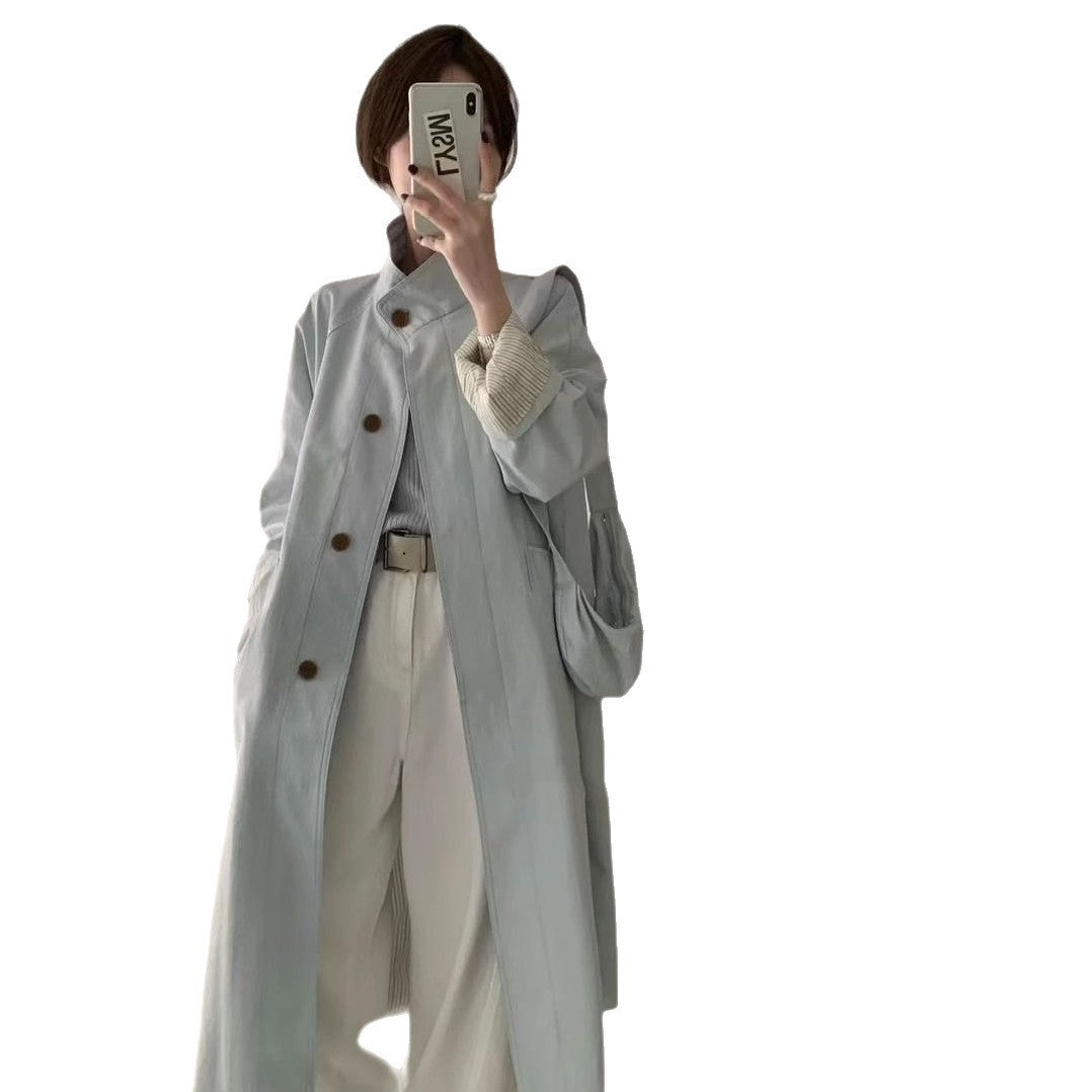 Kvinnens elegante trenchcoat med knappdetaljer og oversized snitt Skjora