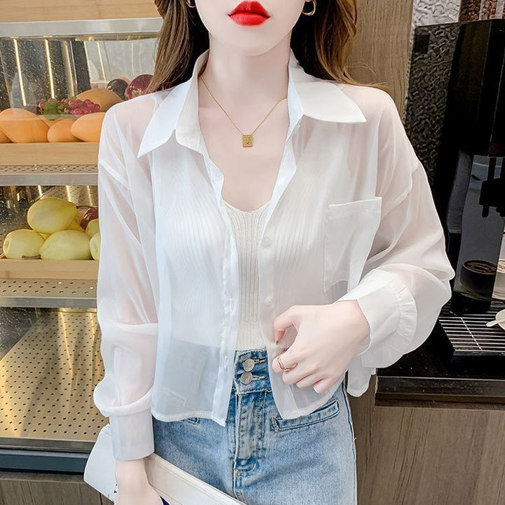 Kvinne transparent bluse med delikat V-hals og fine ribbedetaljer Skjora