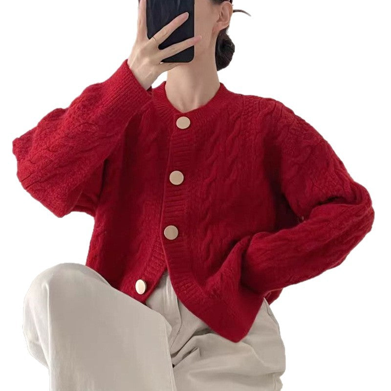 Kvinnens cardigan med kabelmønster og store knapper Skjora