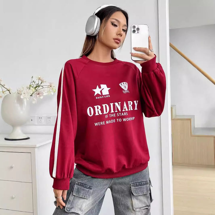 Kvinnens uformelle sweatshirt med kreative grafikker og voluminøse ermer Skjora