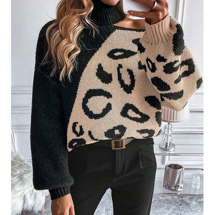 Dame strikkegenser med trendy leopardmønster og høy krage Skjora