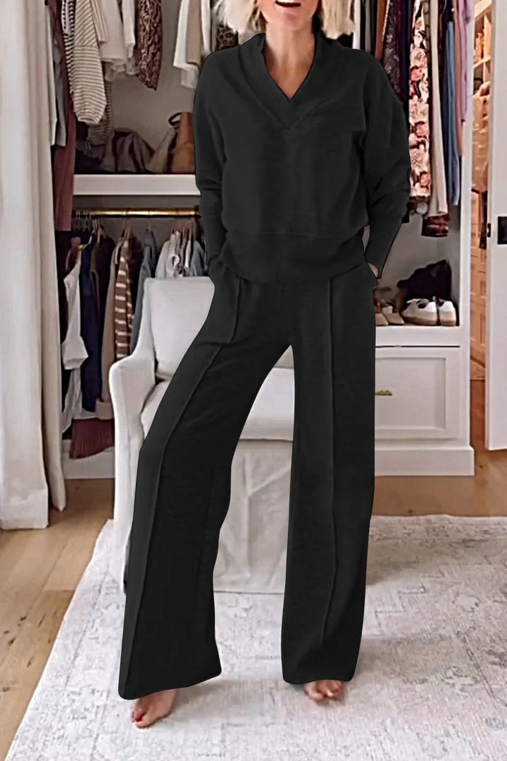 Kvinnenes komfortable loungewear-sett med V-hals og løs passform Skjora