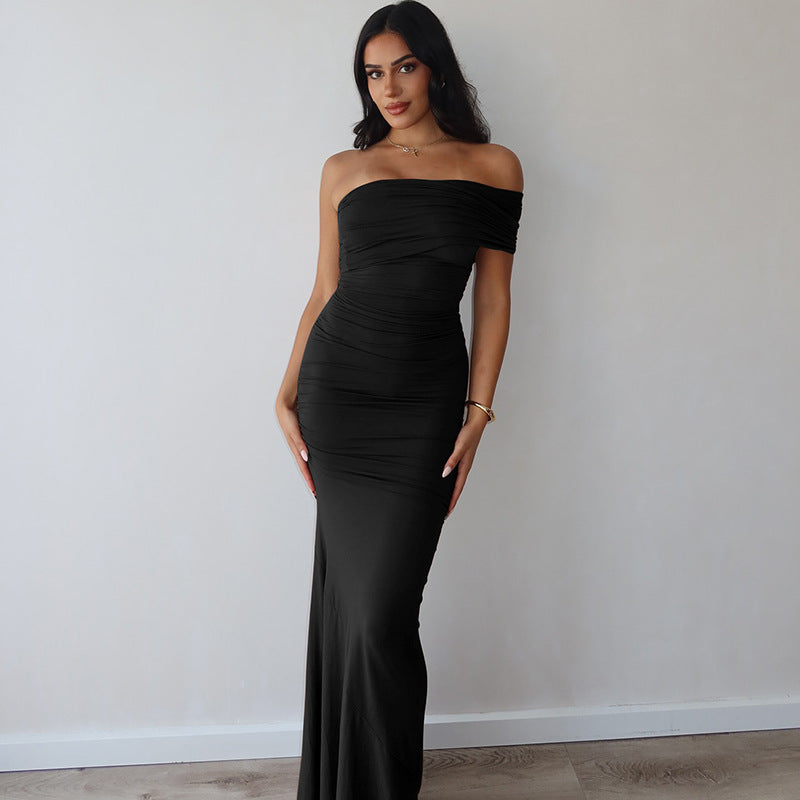 Dame maxikjole med off-shoulder design og tettsittende snitt Skjora