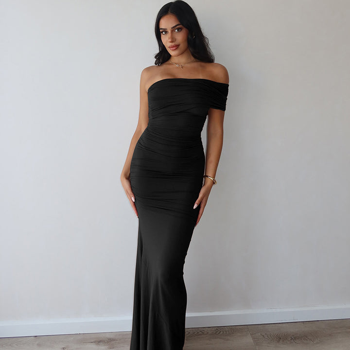 Dame maxikjole med off-shoulder design og tettsittende snitt Skjora