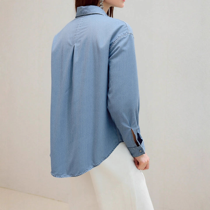 Dame Denim Skjorte med moderne brystlommer og elegant knappestolpe Skjora