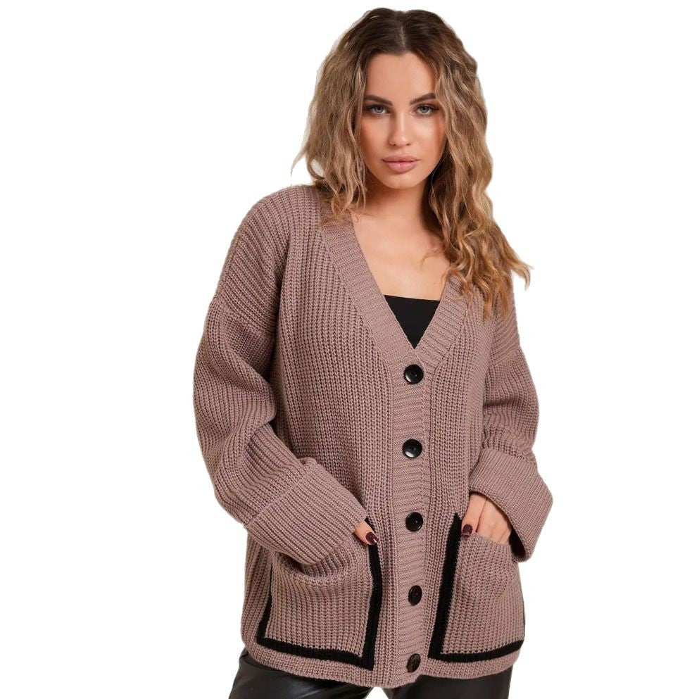 Kvinnens chunky strikket cardigan med praktiske lapp-lommer og elegant knappelukking Skjora