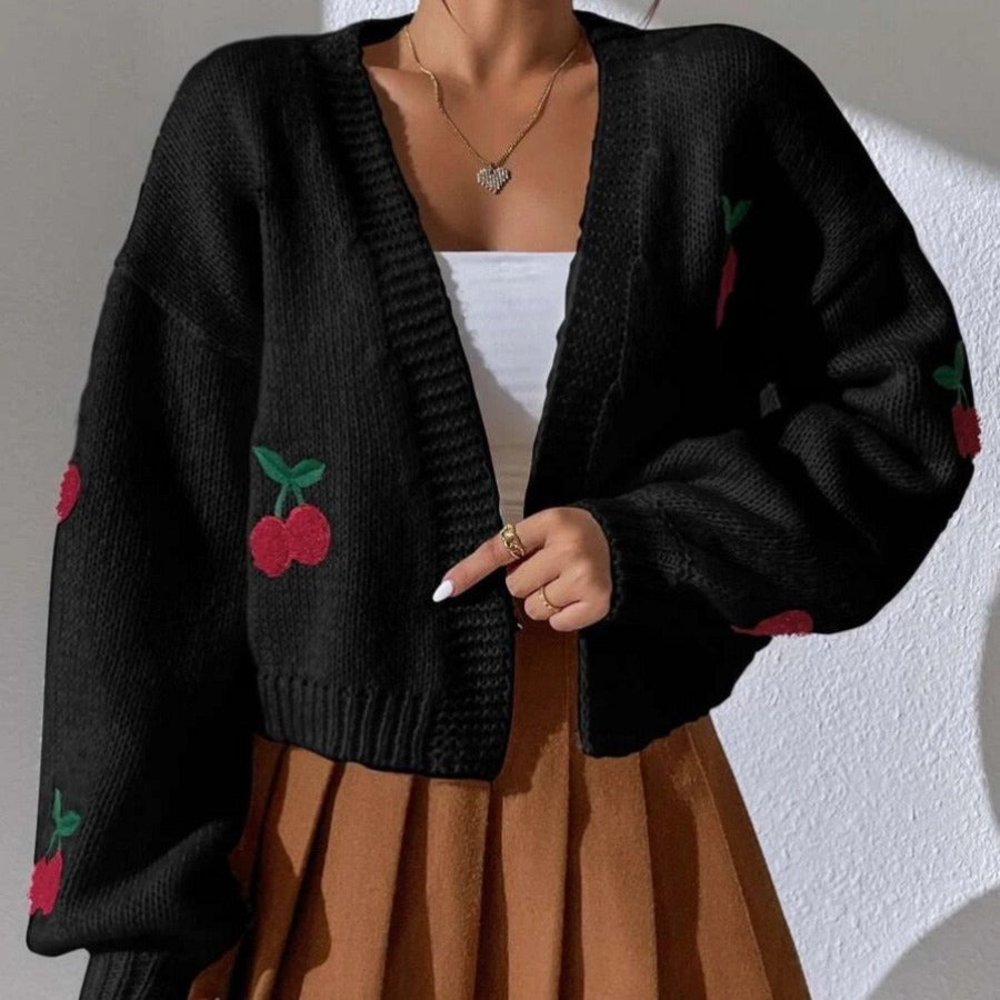 Kvinnes koselige cardigan med fruktig broderimønster og løs passform Skjora