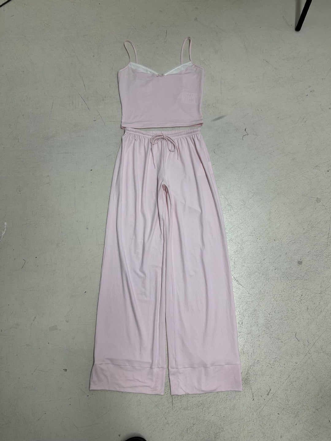 Dame avslappet jumpsuit med vide ben og justerbart liv Skjora