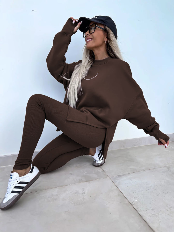 Kvinnens avslappede fritidsdrakt med myk sweat-stoff og trendy snitt Skjora