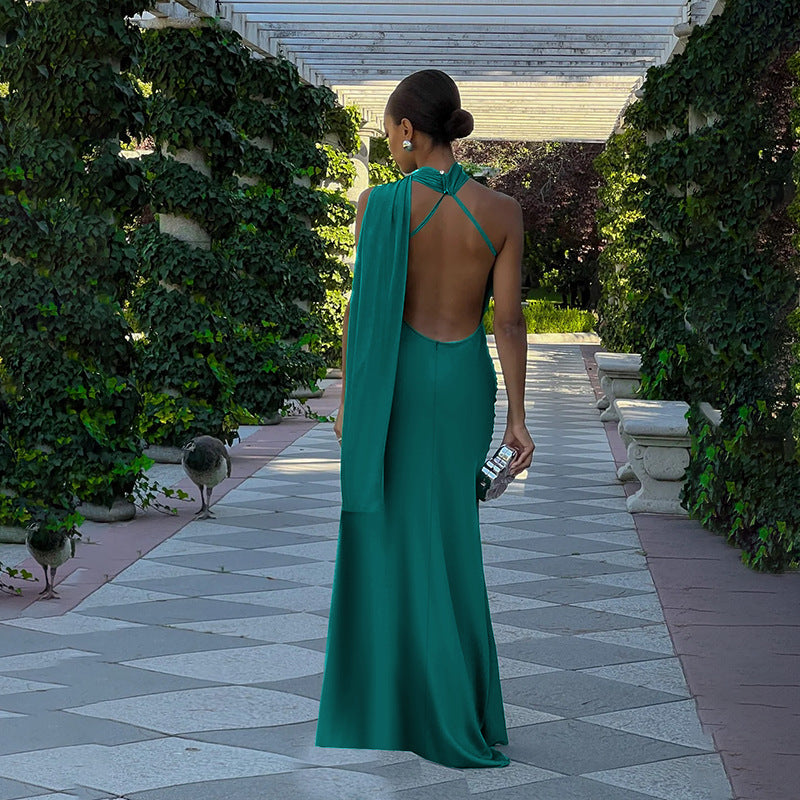 Dames elegant maxi kjole med asymmetrisk halter design og silkeaktig top material